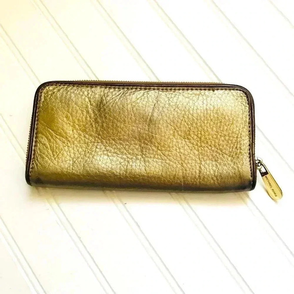 Michael Kors metallic wallet - Picture 2 of 5